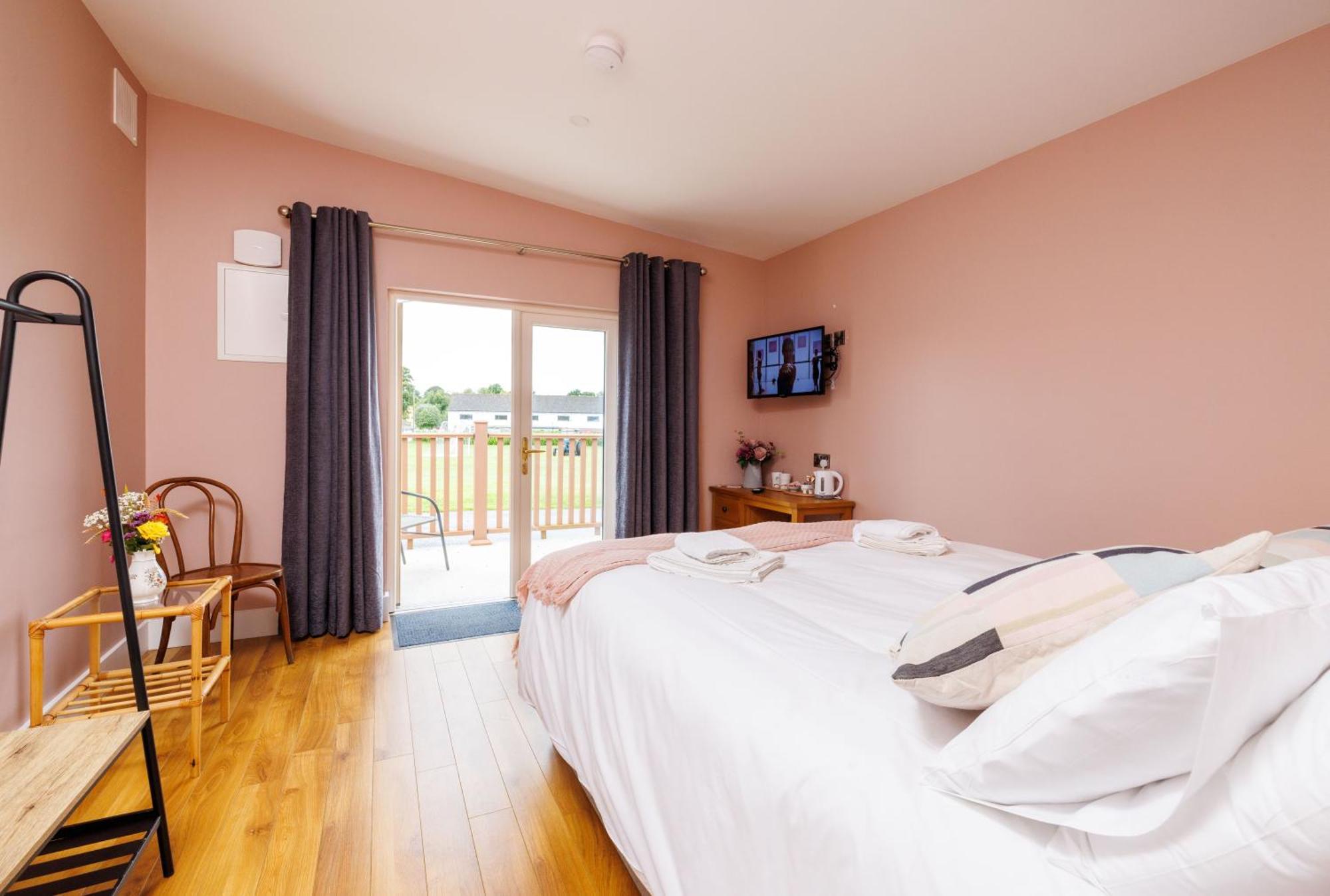 Stoneyford Luxurious Cabins Екстериор снимка